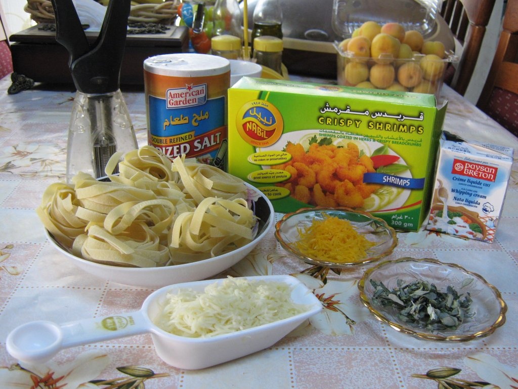 Fettucine Alfredo cu creveti