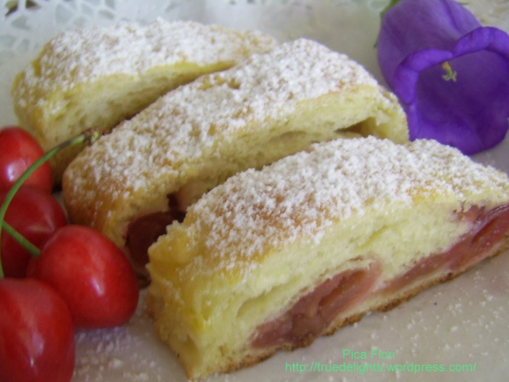 Strudel cu cirese