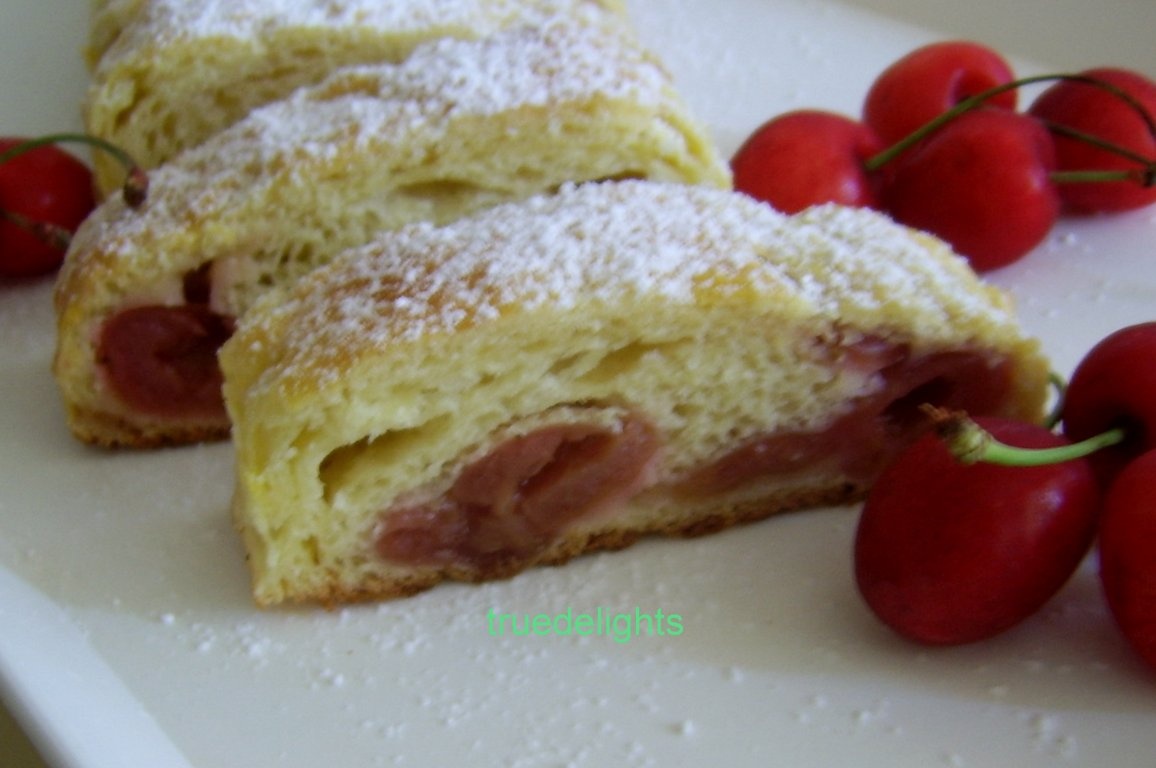 Strudel cu cirese