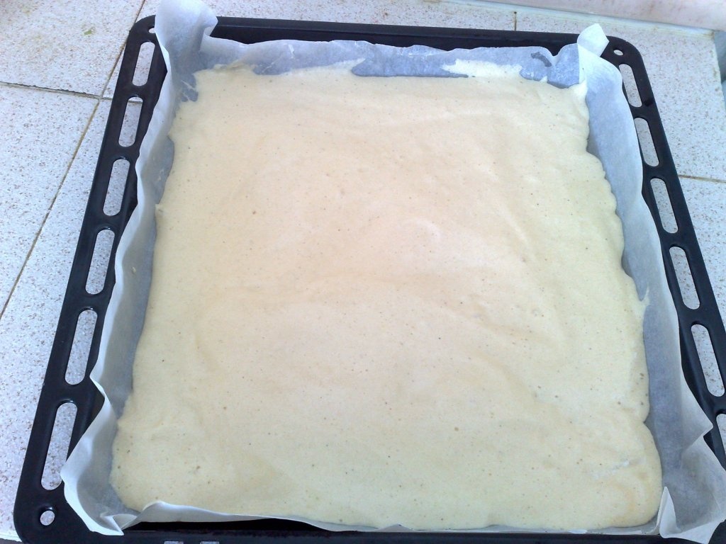 Rulada cu dulceata de piersici