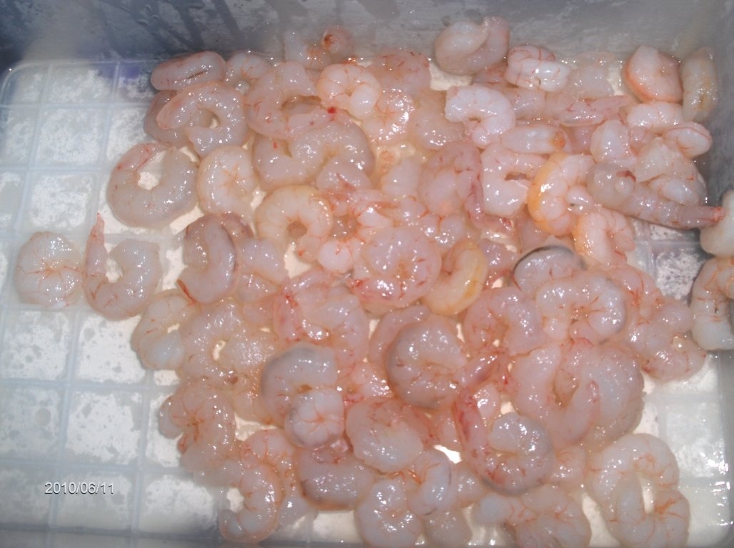 Creveti  in vin rosé si sos picant de usturoi