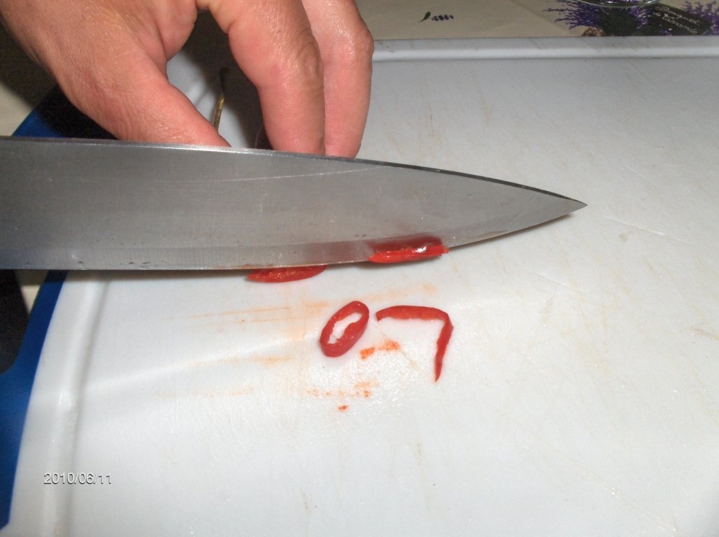 Creveti  in vin rosé si sos picant de usturoi