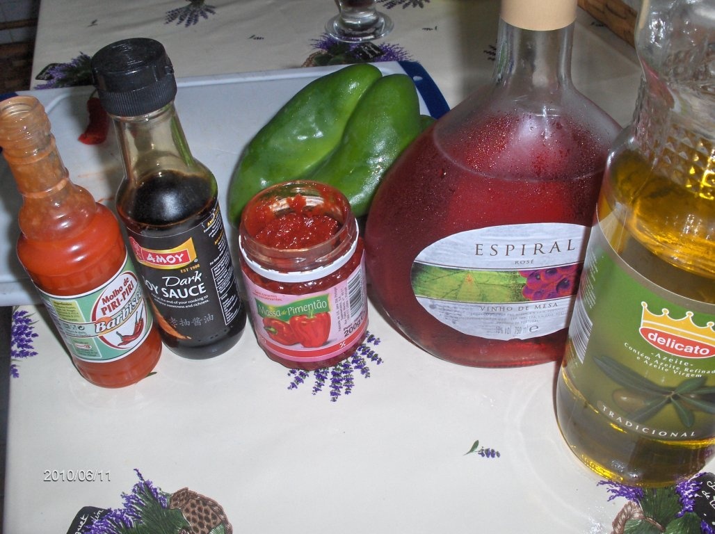 Creveti  in vin rosé si sos picant de usturoi