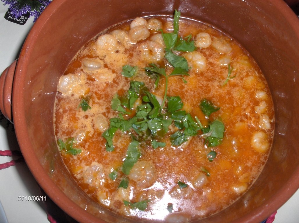 Creveti  in vin rosé si sos picant de usturoi