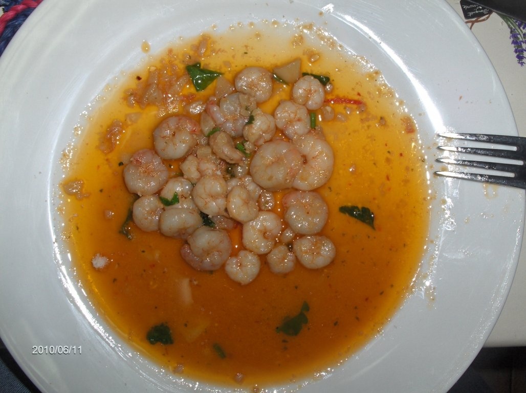 Creveti  in vin rosé si sos picant de usturoi