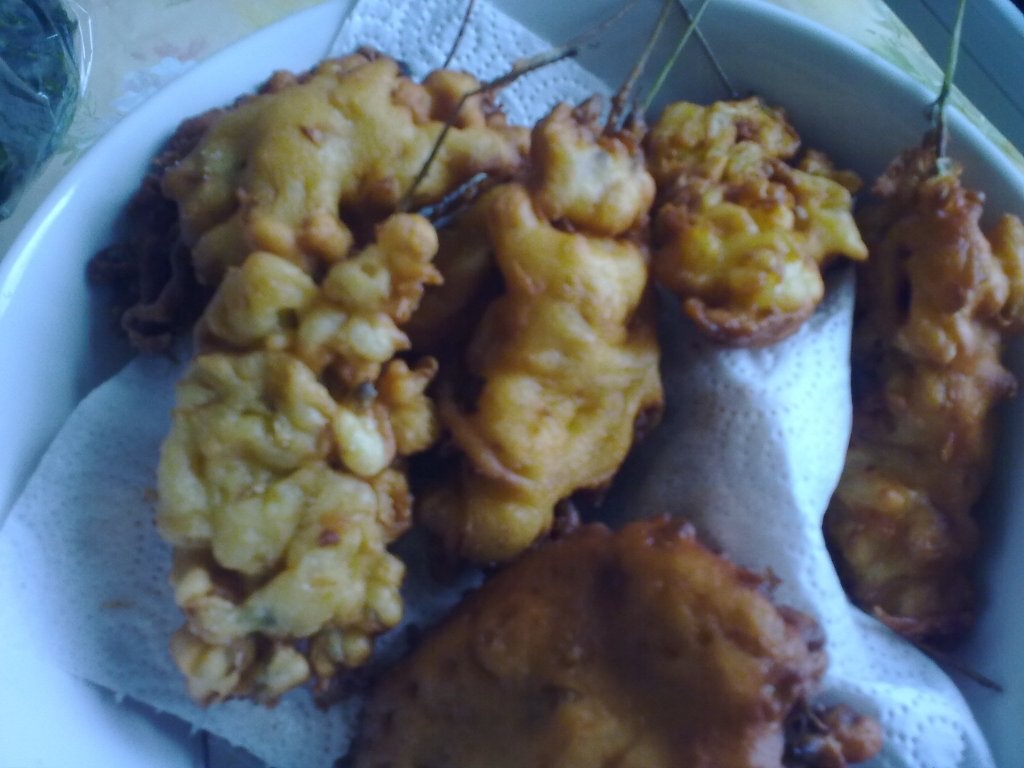 Flori de salcam pane