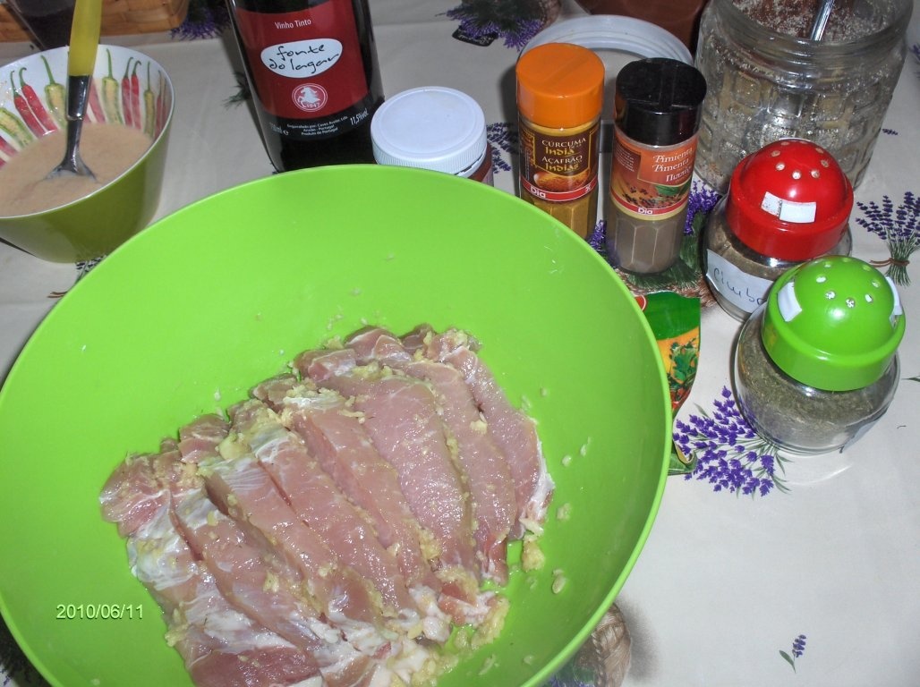 Muschi in vin rosu la cuptor(Lombo Pimenta  no forno)