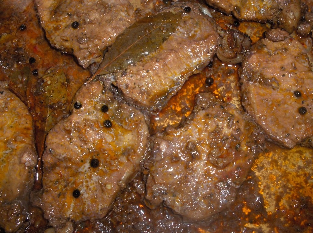 Muschi in vin rosu la cuptor(Lombo Pimenta  no forno)