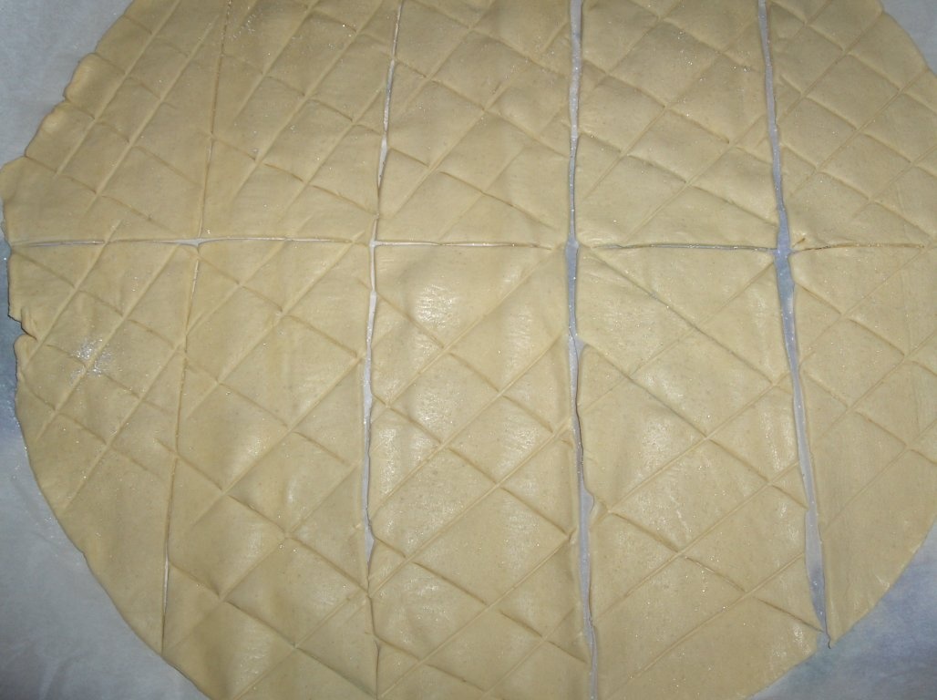 Foietaje simple cu cremã de cãpsuni (Folhadinhos de Morangos)