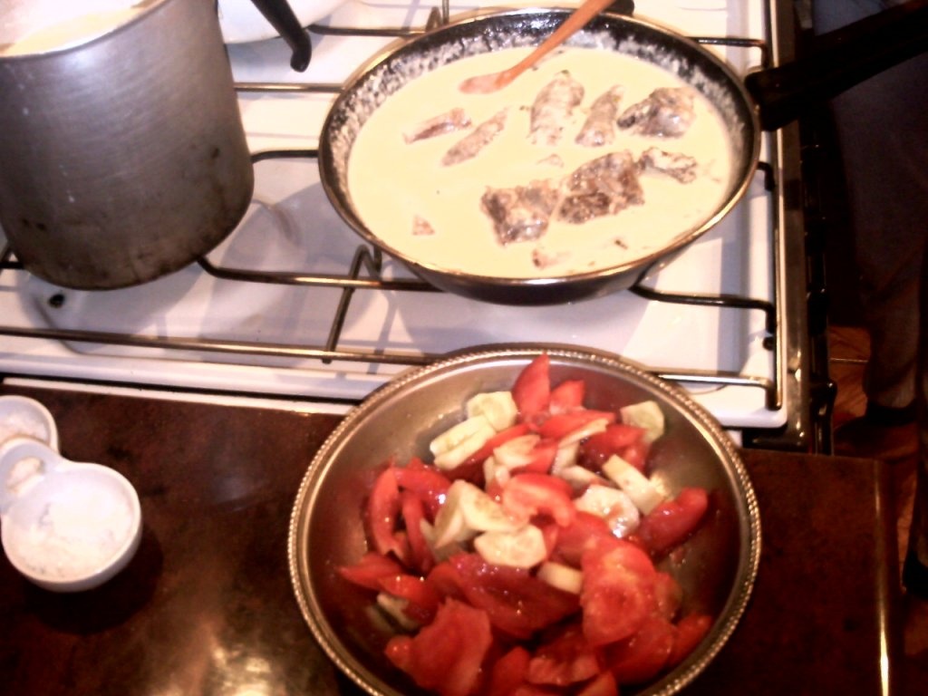 Intinsoare alba cu grostior si carnat de porc