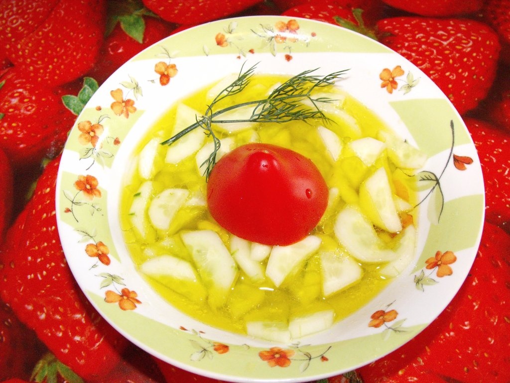 Salata de castraveti proaspeti