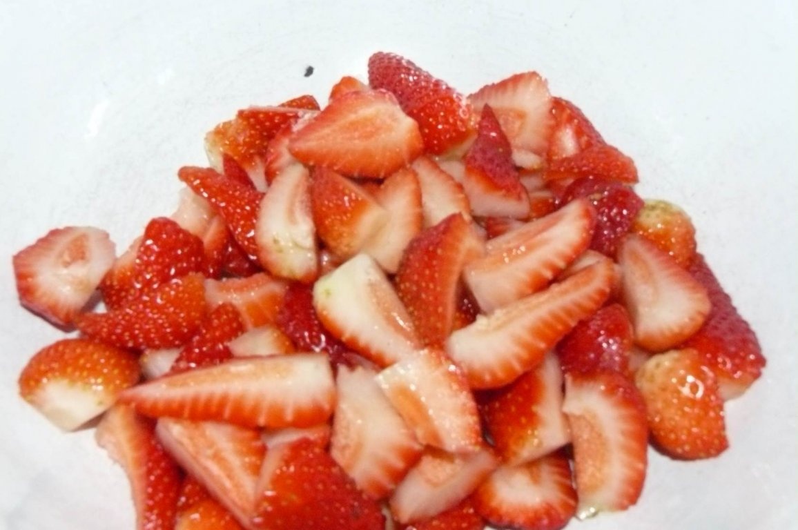 Salată de căpşuni