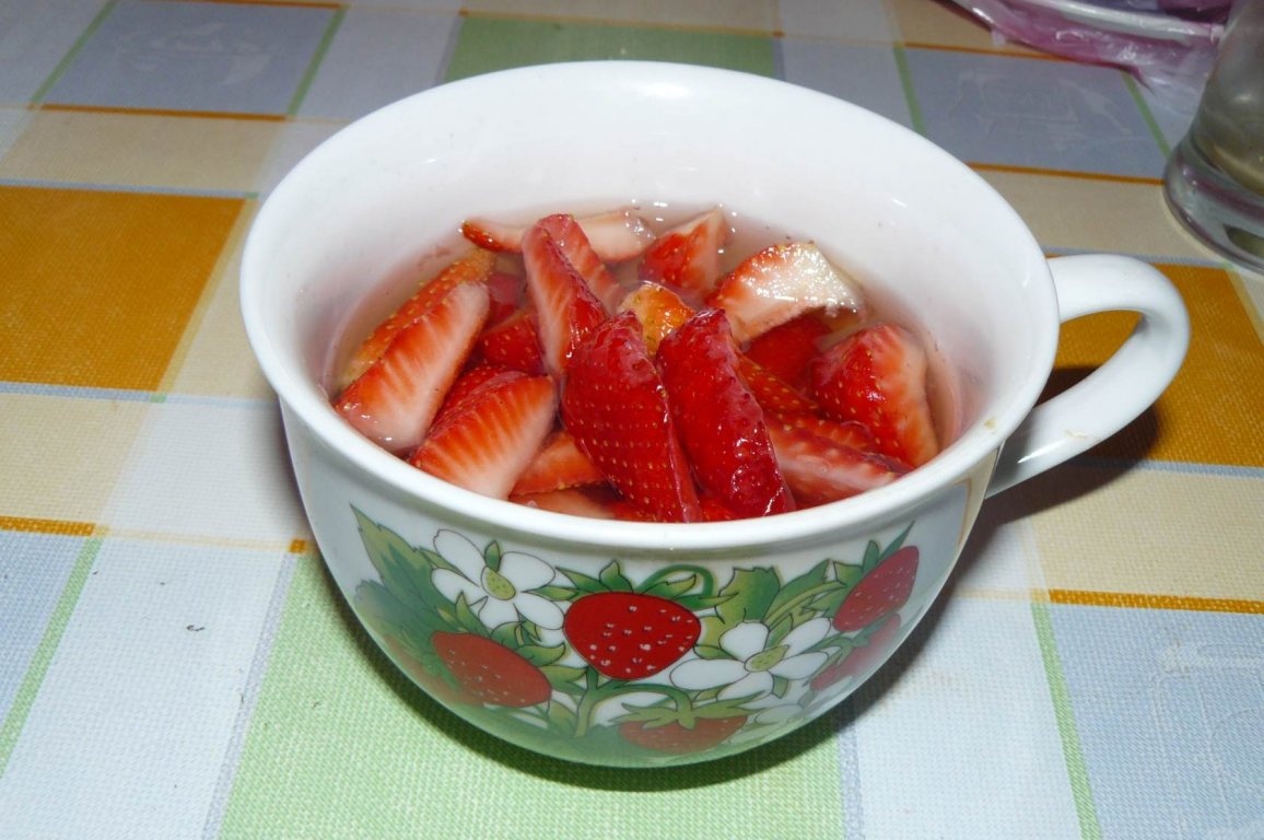 Salată de căpşuni