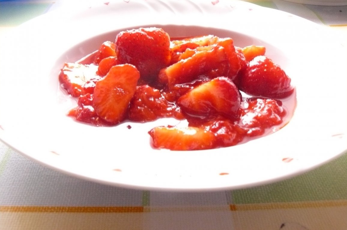 Salată de căpşuni