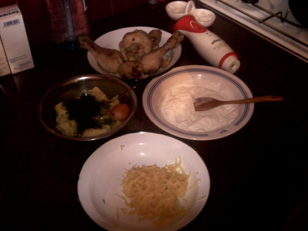 Pulpe de pui prajite in piure de cartofi