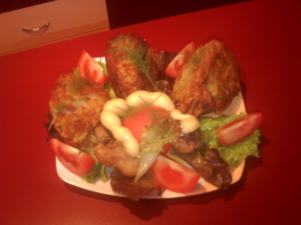 Pulpe de pui prajite in piure de cartofi