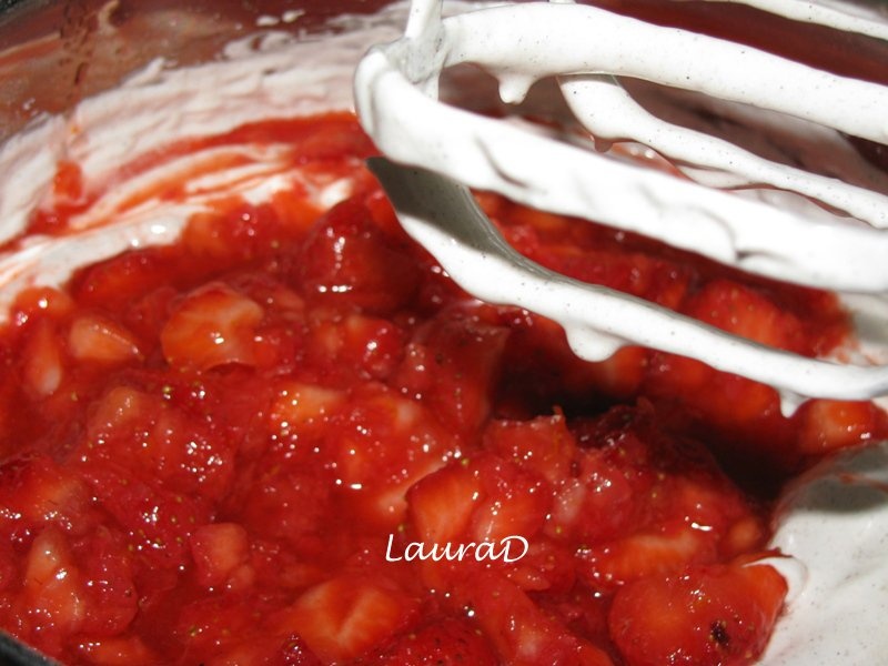 Sorbet parfumat de capsuni