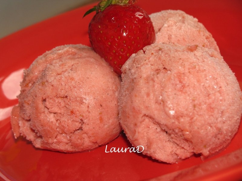 Sorbet parfumat de capsuni