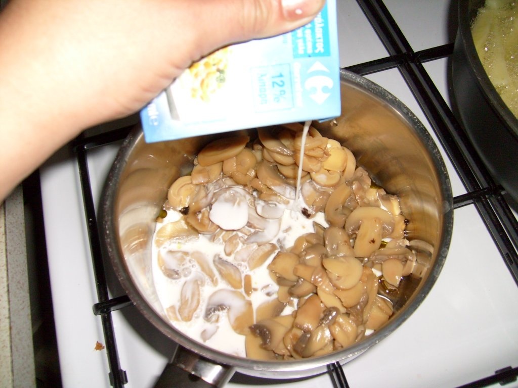 Sos de smantana cu ciuperci