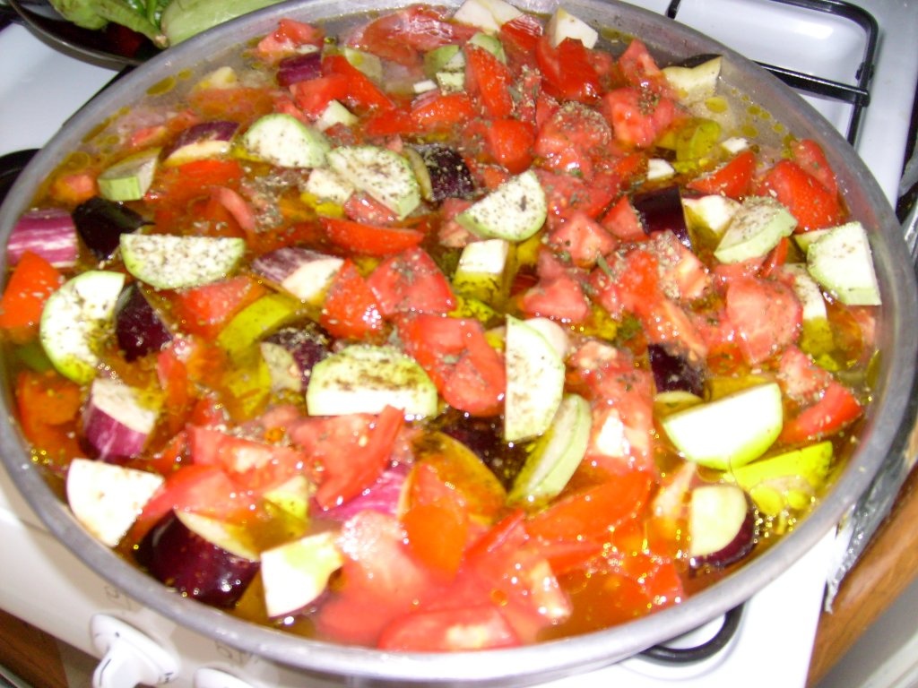 Legume la cuptor cu carne de porc