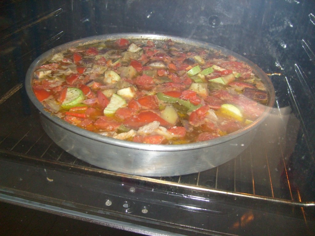 Legume la cuptor cu carne de porc