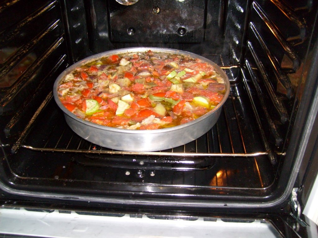 Legume la cuptor cu carne de porc