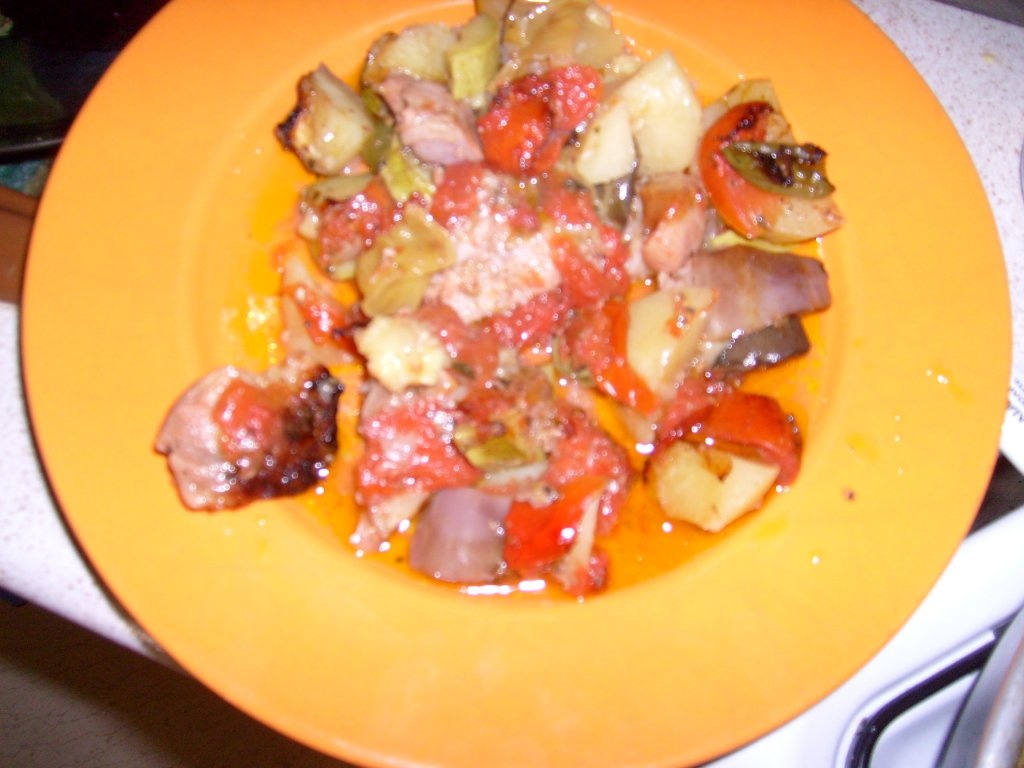 Legume la cuptor cu carne de porc