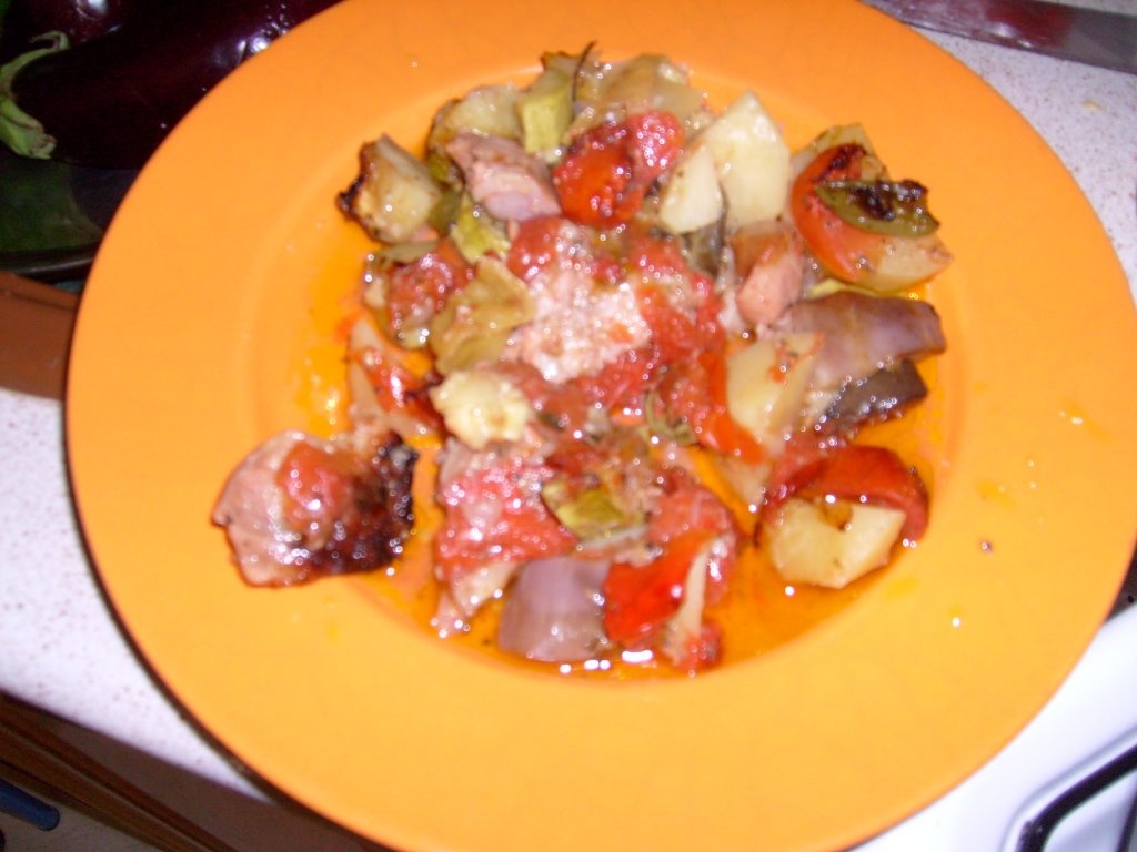 Legume la cuptor cu carne de porc