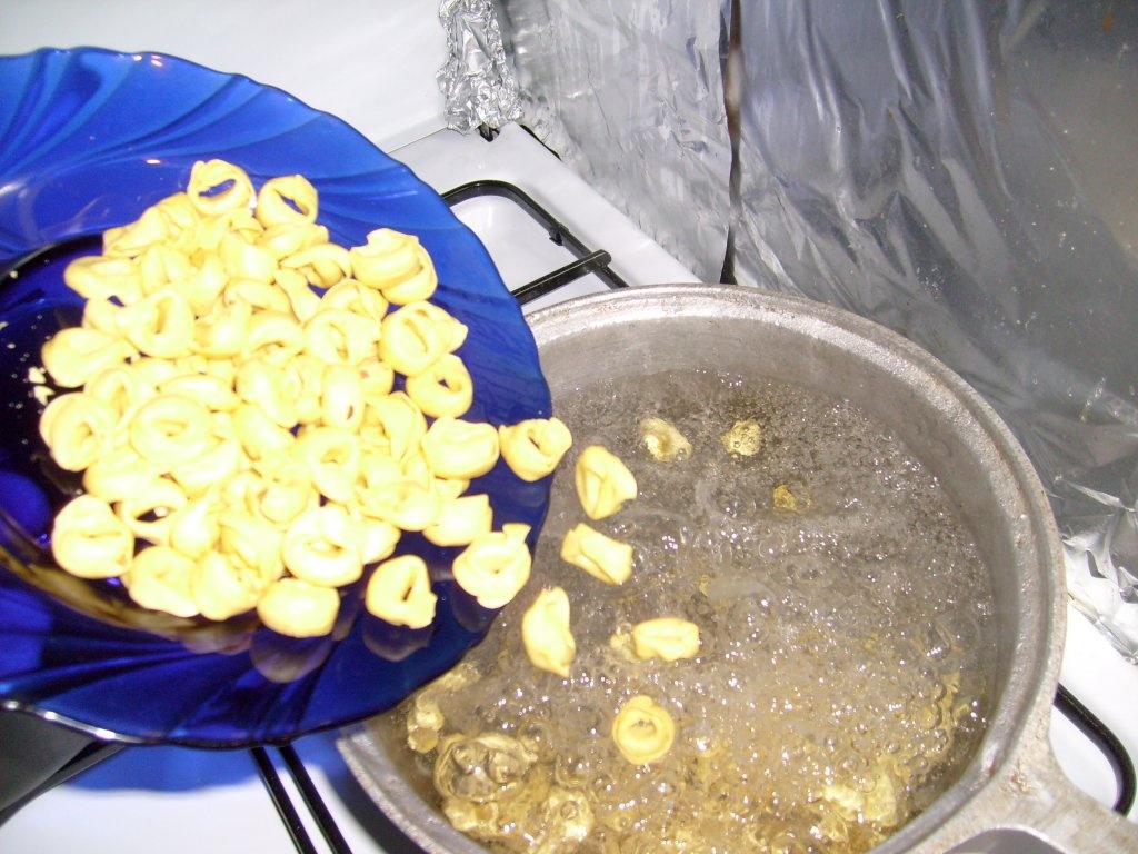 Tortellini cu sos alb