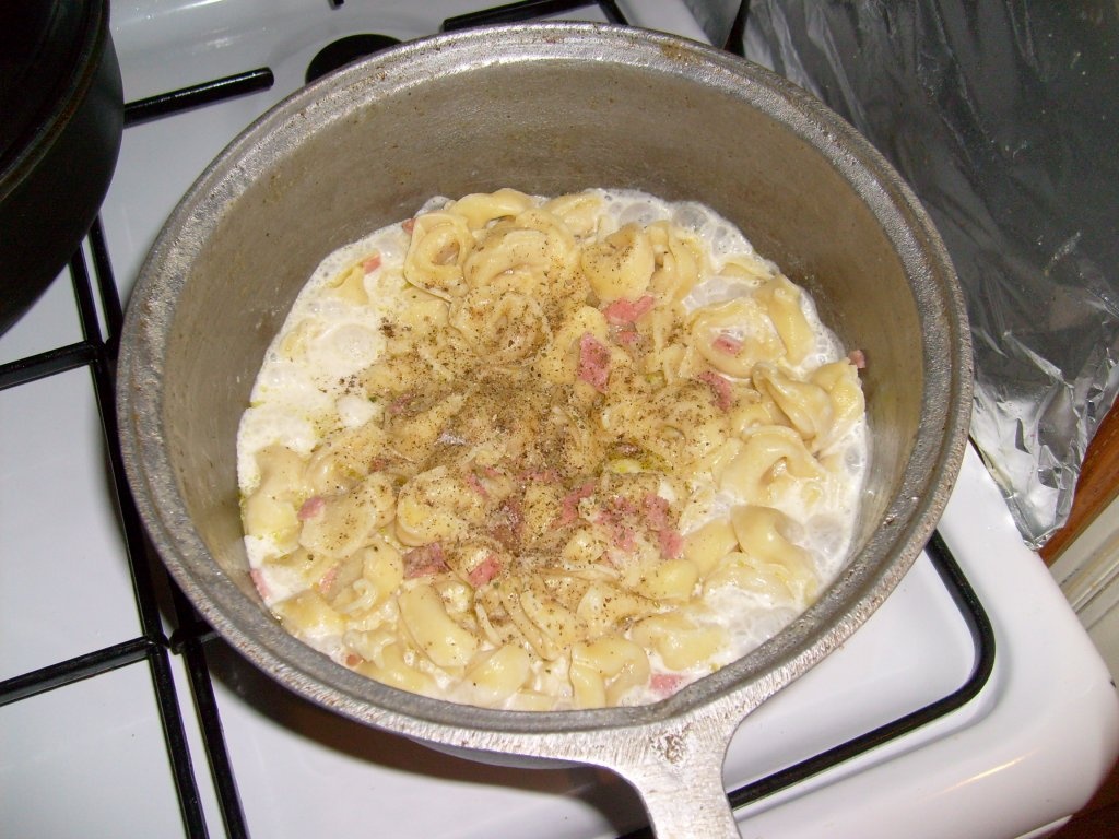 Tortellini cu sos alb