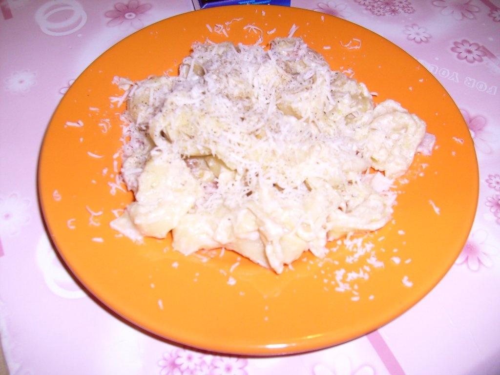 Tortellini cu sos alb