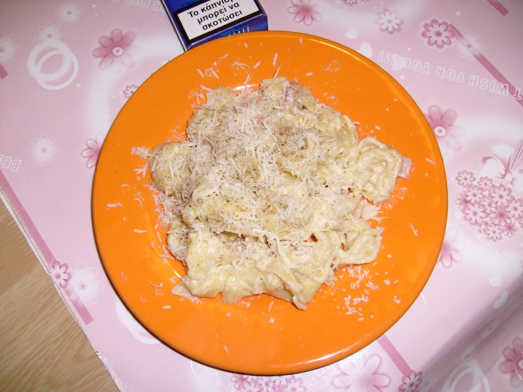 Tortellini cu sos alb