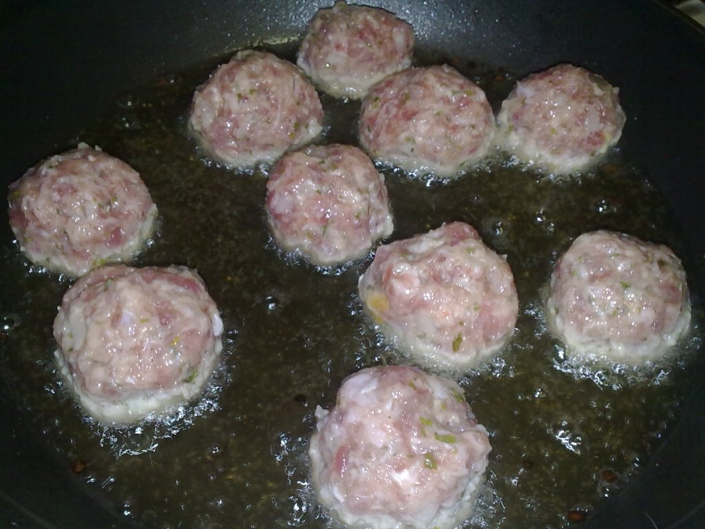 Perisoare in sos de ceapa si bulion