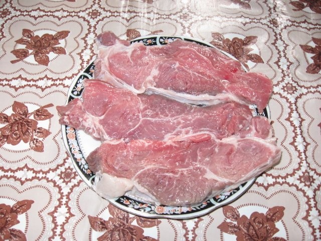 Friptura de vitel cu sos rosu si tarhon