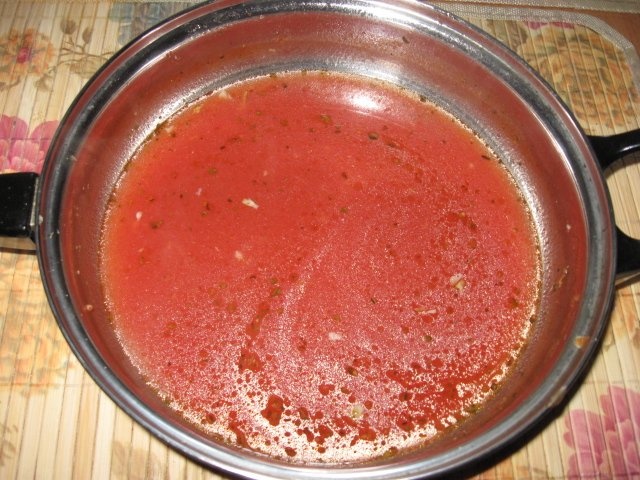 Friptura de vitel cu sos rosu si tarhon