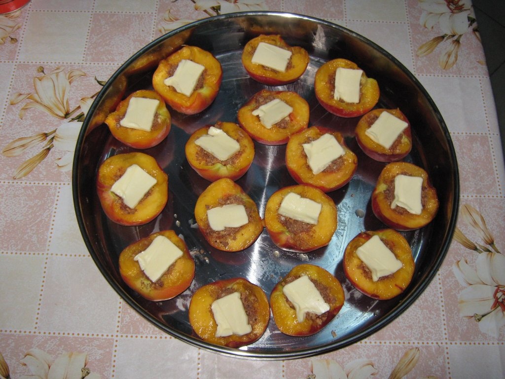 Piersici umplute la cuptor