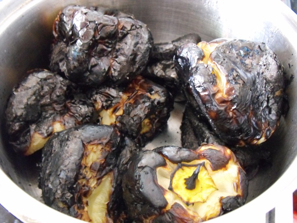 Salata de ardei copti cu rosii si usturoi