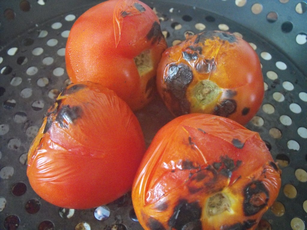 Salata de ardei copti cu rosii si usturoi