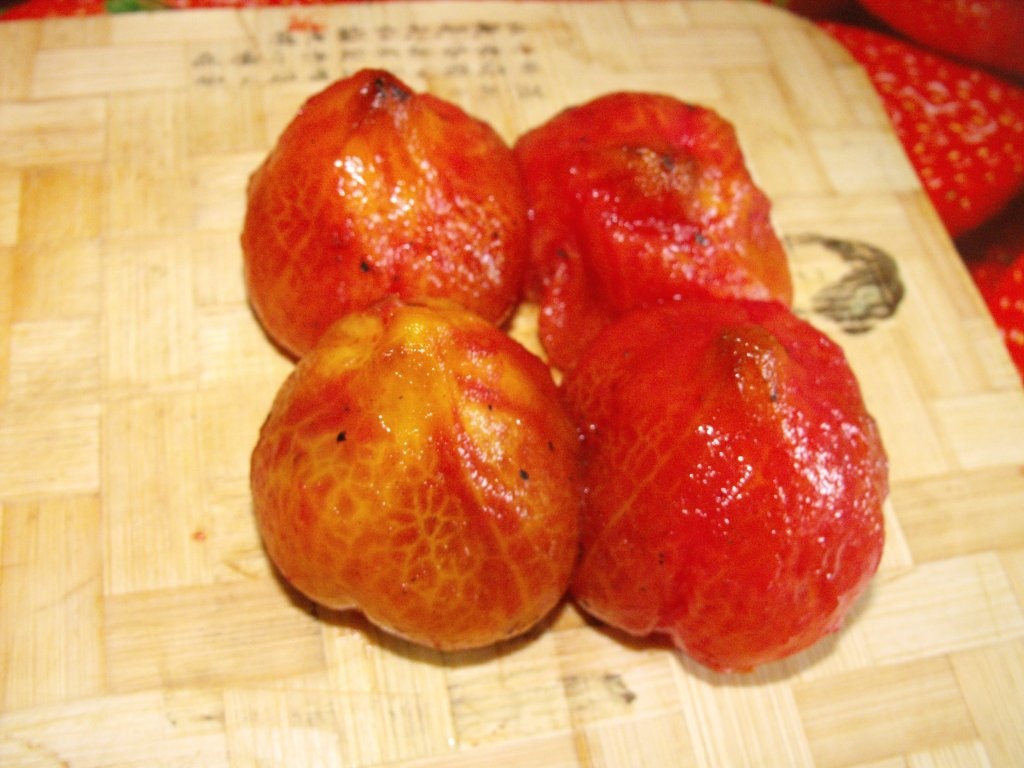 Salata de ardei copti cu rosii si usturoi