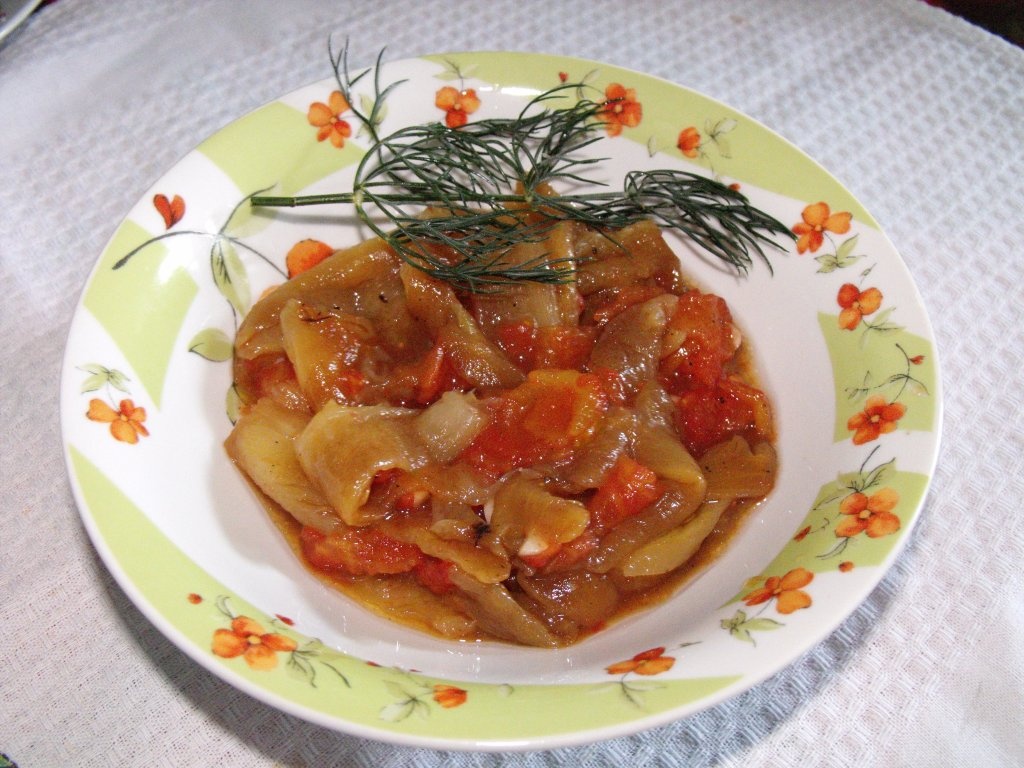 Salata de ardei copti cu rosii si usturoi