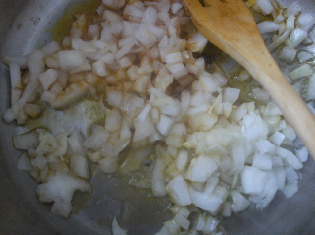 Bucãti marinate cu orez de fasole (Rojões com arroz de feijão)