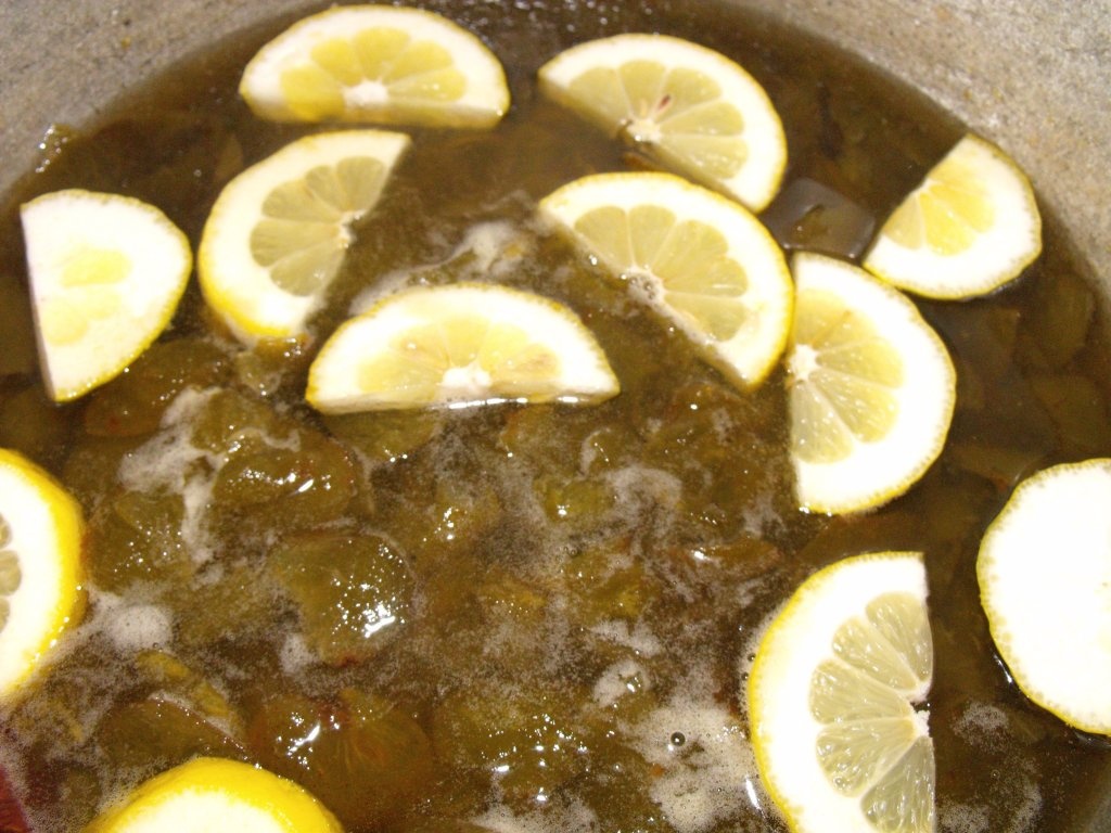 Dulceata de caise verzi