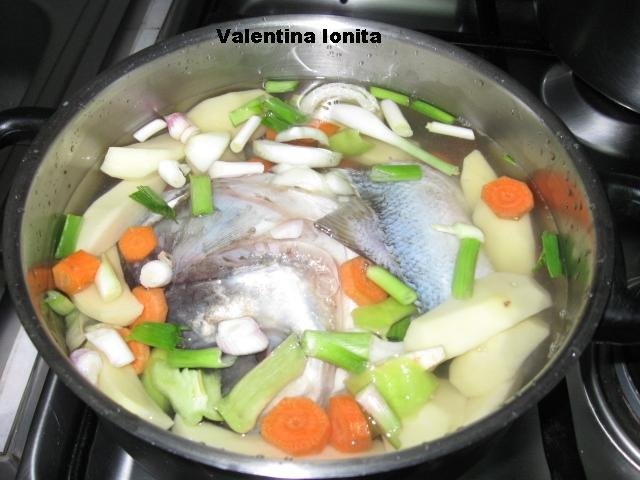 Rasol de peste uscat(sarat) cu legume si mujdei de usturoi