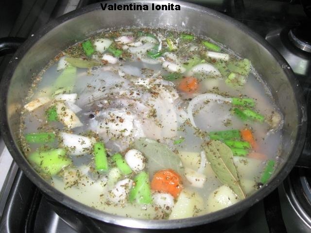 Rasol de peste uscat(sarat) cu legume si mujdei de usturoi