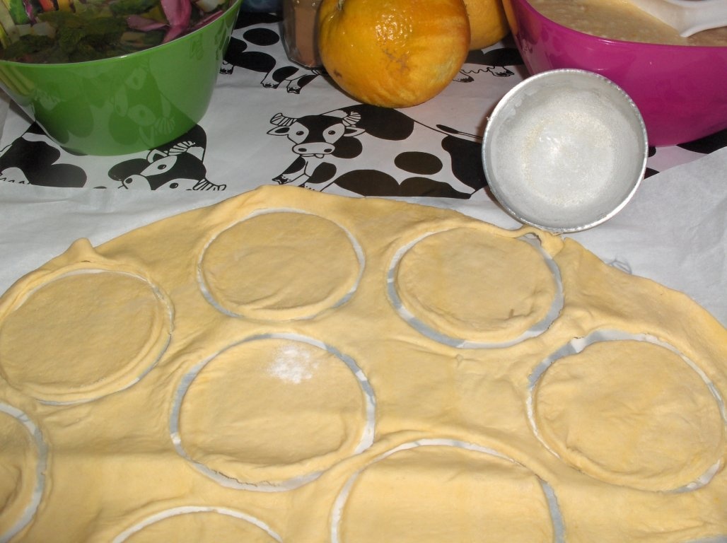 Mini tarte cu cremã de urdã si scortisoarã
