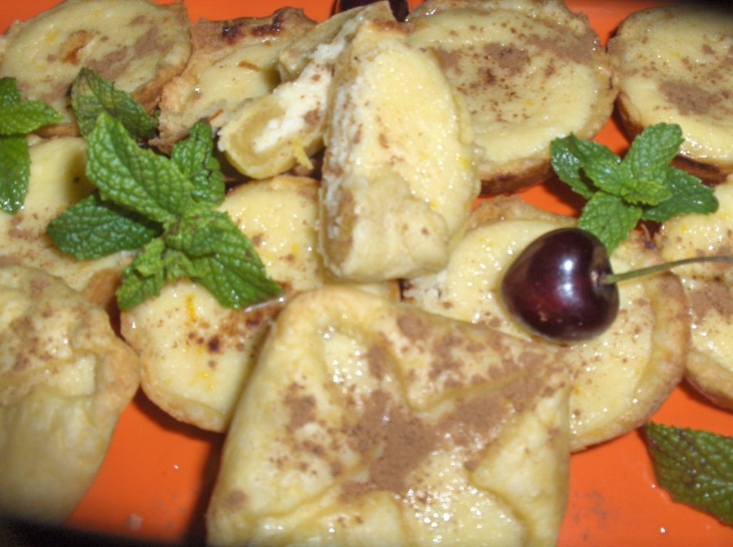 Mini tarte cu cremã de urdã si scortisoarã