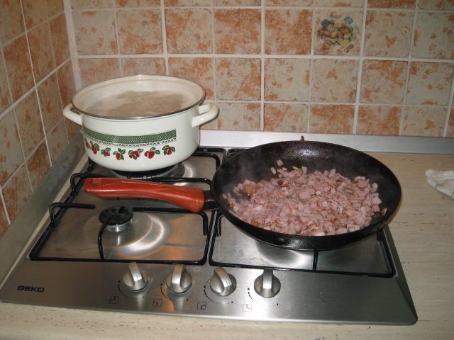 Paste cu sos de ciuperci