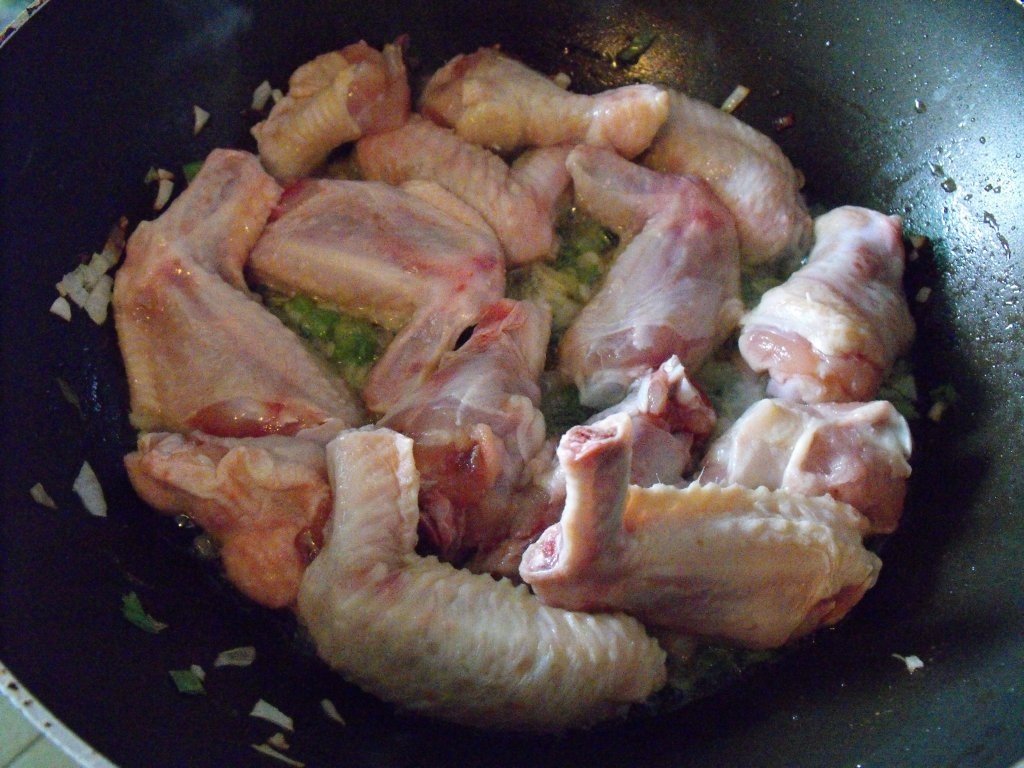 Ostropel din aripioare de pui