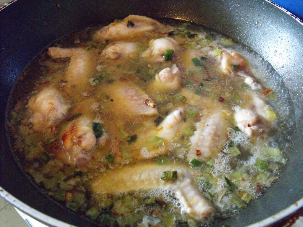 Ostropel din aripioare de pui