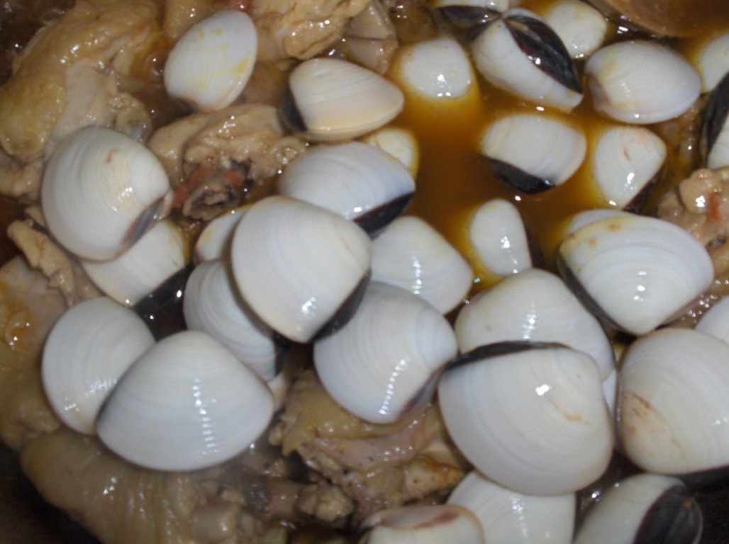 Pui  cu scoici (Frango com Amêijoas)